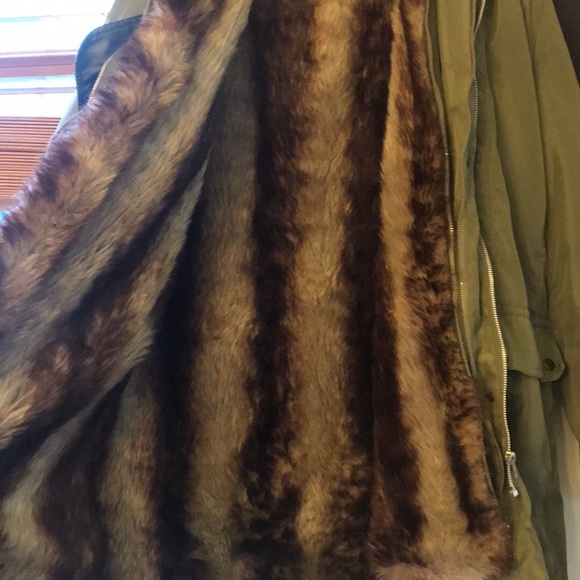 Large Faux Fur Winter Jacket - Picture 2 of 3
